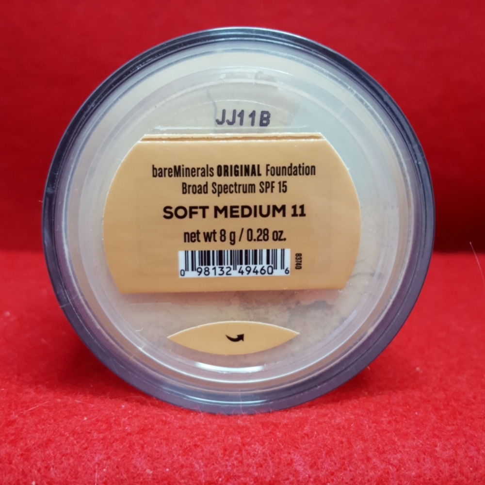 Original loose powder foundation in soft medium